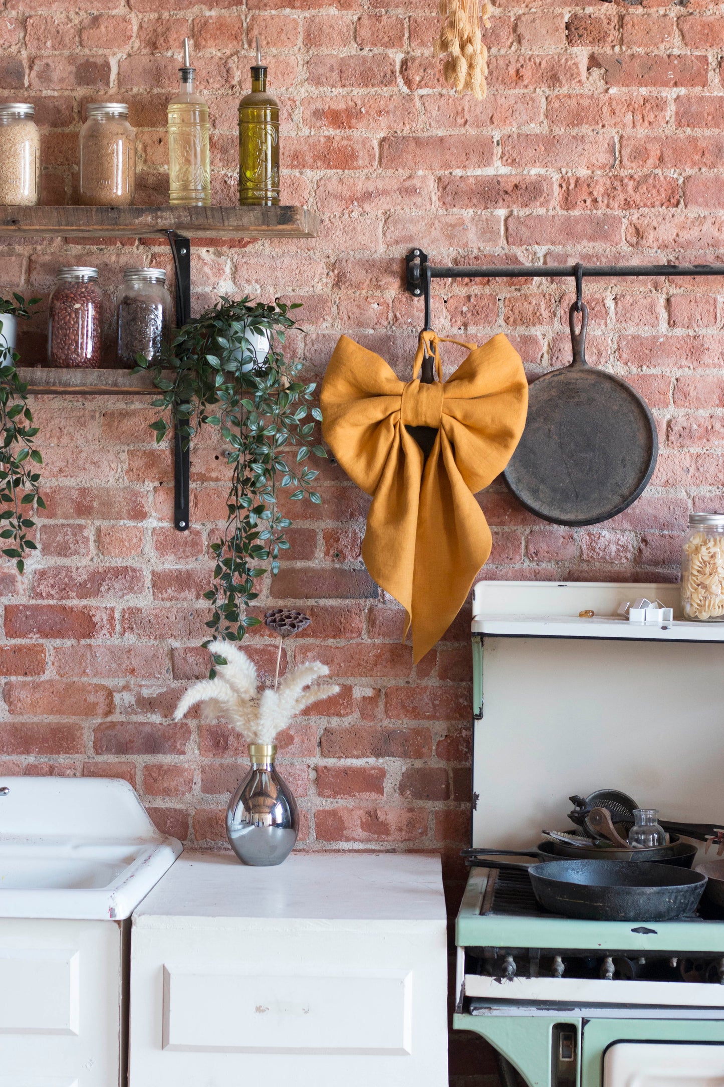 Sand Giant Linen Bow