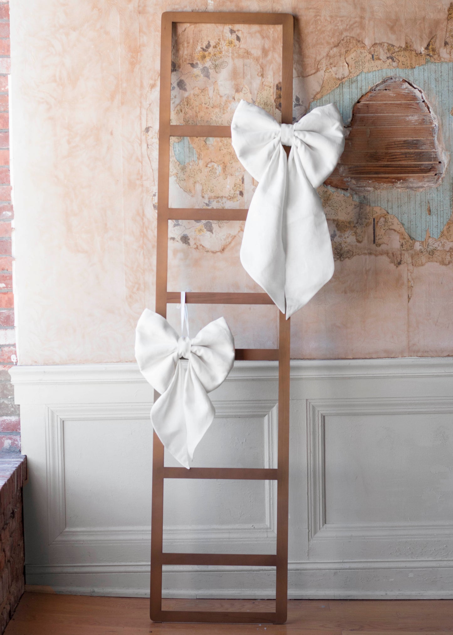 White Giant Linen Bow